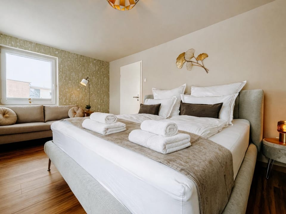 Bed, Balcony/Terrace, Bedroom, Garden view, Lake view, soundproof, towels