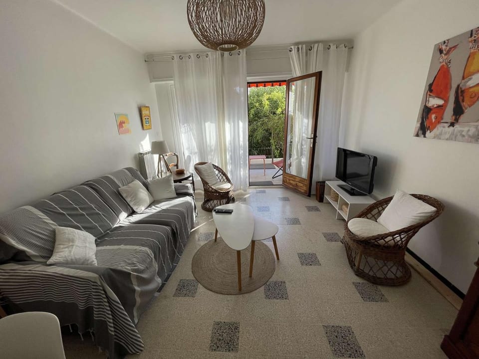 Lumineux, à deux pas de la plage, Wifi, tout équipé et tout à pied ! Apartment in La Seyne-sur-Mer