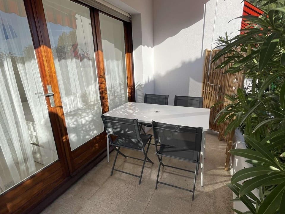 Lumineux, à deux pas de la plage, Wifi, tout équipé et tout à pied ! Apartment in La Seyne-sur-Mer