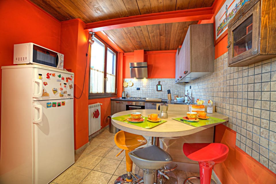 Kitchen or kitchenette, Dining area, dishwasher, pet friendly, stove