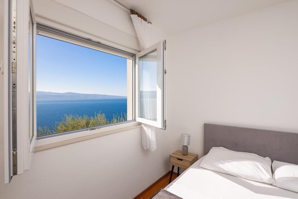 Bed, Sea view