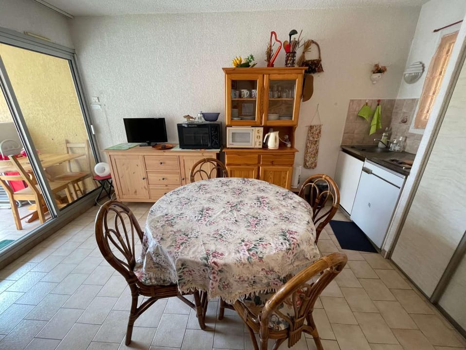 2 chambres au coeur de la station balnéaire, plage de sable Apartment in La Seyne-sur-Mer