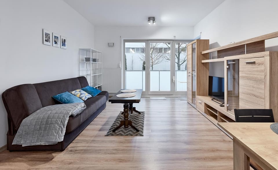 Communal lounge/ TV room, TV and multimedia, Living room, Seating area, Dining area, Evening entertainment