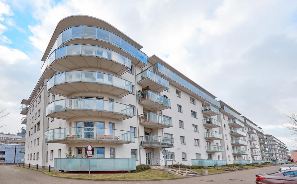 Property building, Neighbourhood, Location