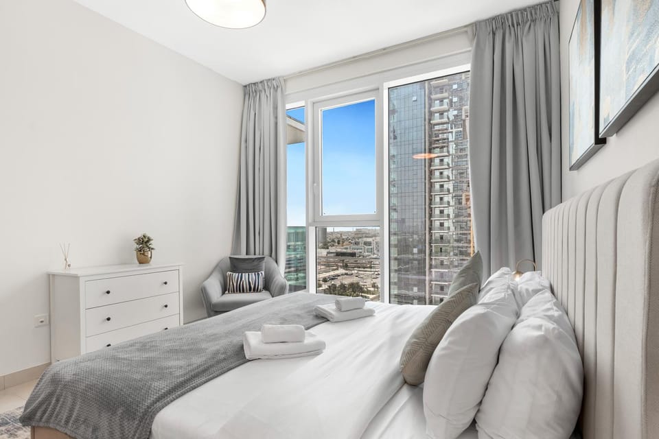 Bed, Photo of the whole room, Bedroom, City view