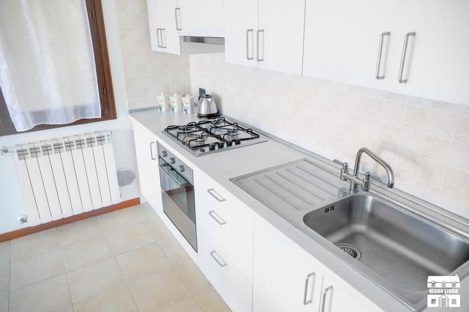 Kitchen or kitchenette, pet friendly, stove