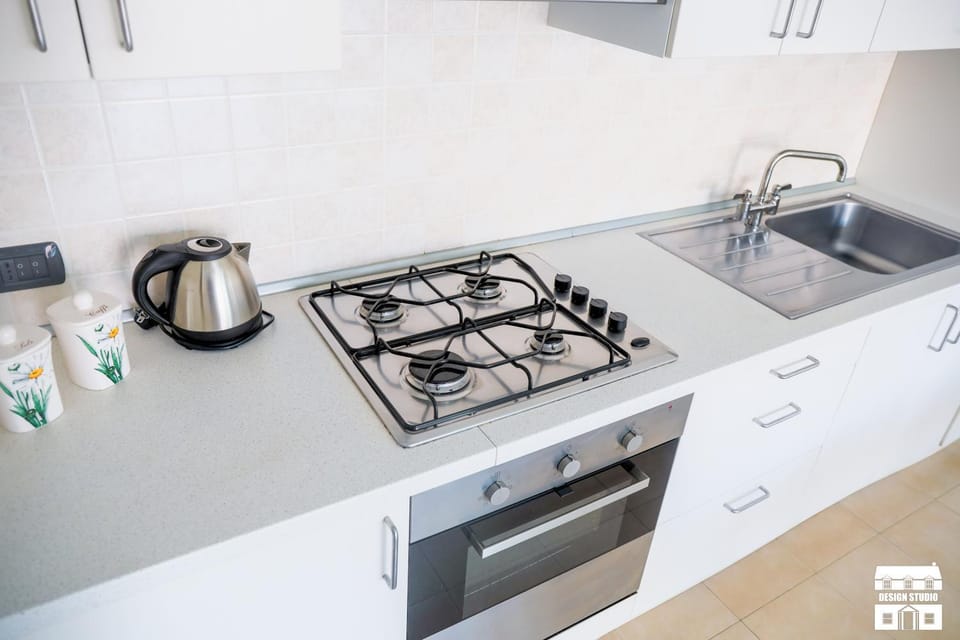 Coffee/tea facilities, Kitchen or kitchenette, pet friendly, stove