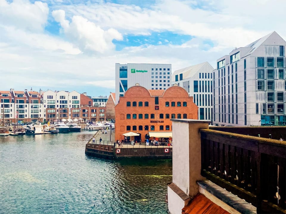 Nearby landmark, City view, River view