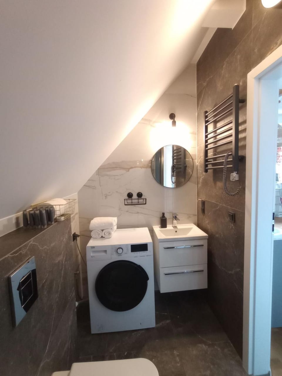 Bathroom, towels, washing machine