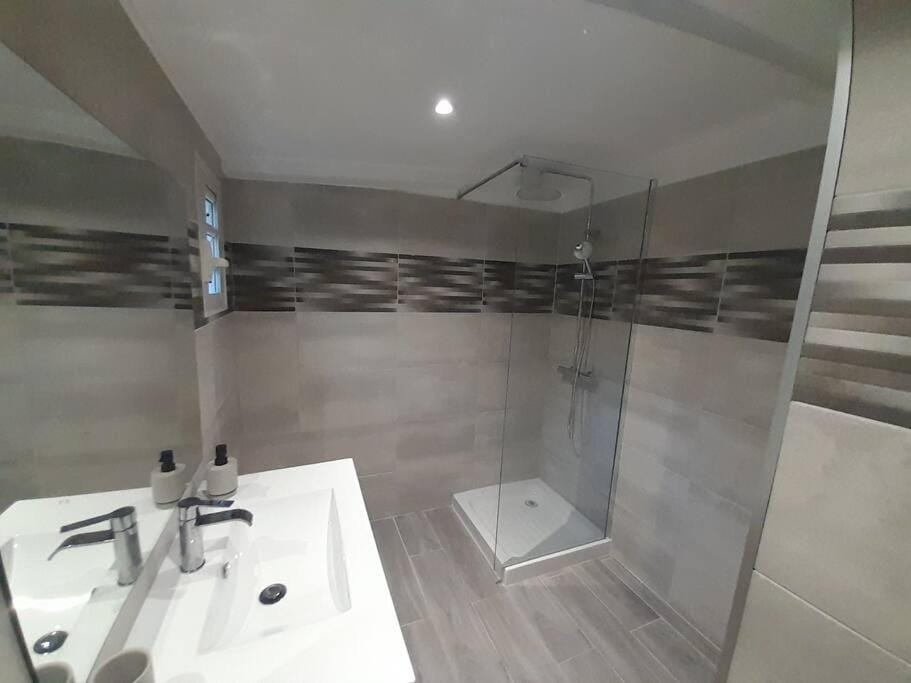 Shower, Bathroom