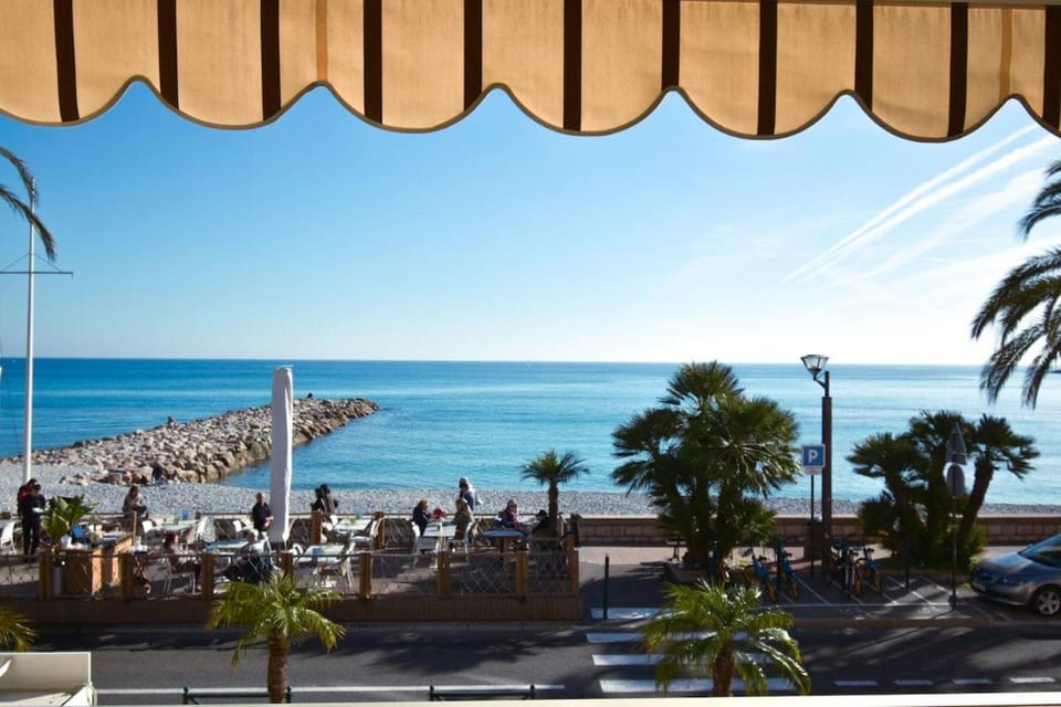 LE CAP BLEU front de mer vue exceptionnelle wifi Apartment in Roquebrune-Cap-Martin