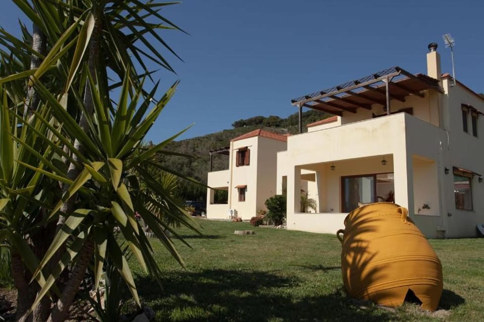 Property building, Day, Garden, Garden view