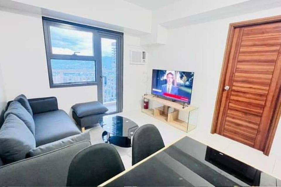 42nd Floor Condo with Pool at Horizon 101 Tower 2 Apartment in Lapu-Lapu City