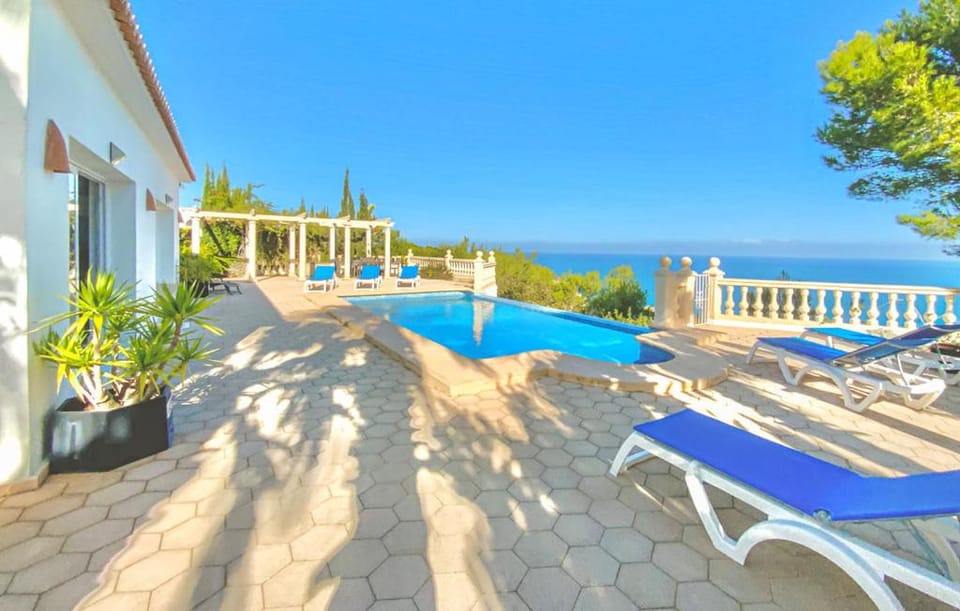 Property building, Patio, Day, Pool view, Sea view, Swimming pool, sunbed
