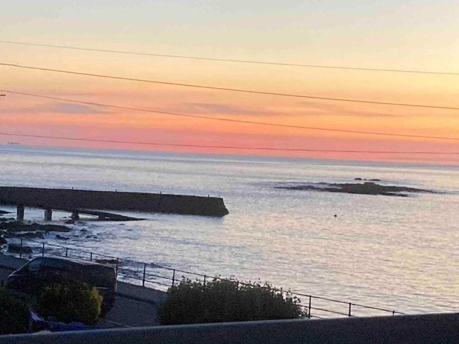 Amazing seaside Loft apartment with sea views . Apartment in Sennen Cove