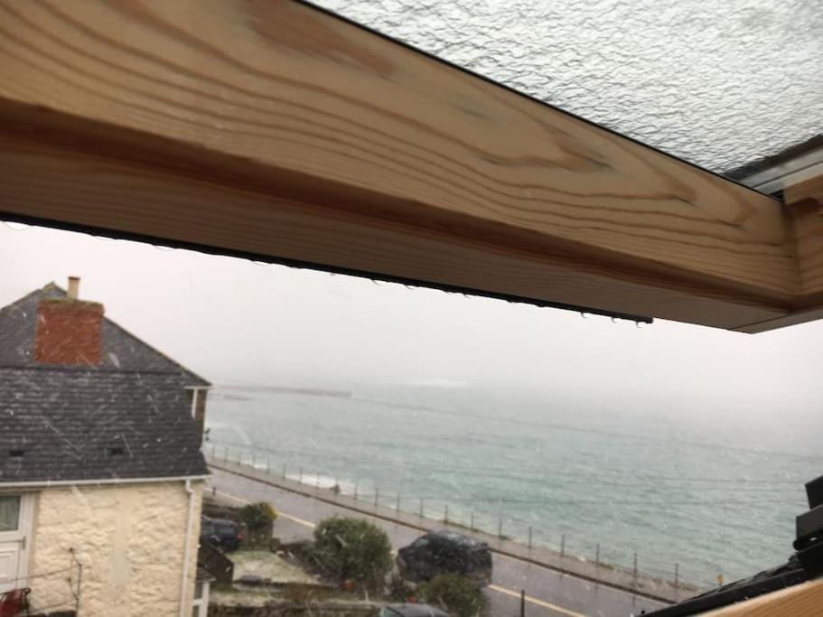 Amazing seaside Loft apartment with sea views . Apartment in Sennen Cove