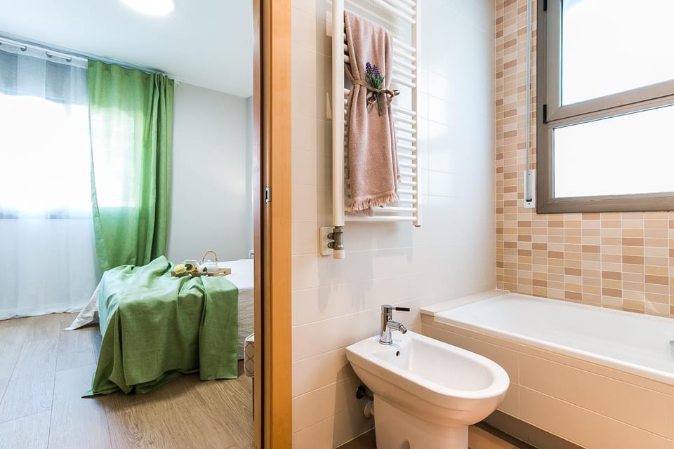 Toilet, Bathroom, Bath, towels