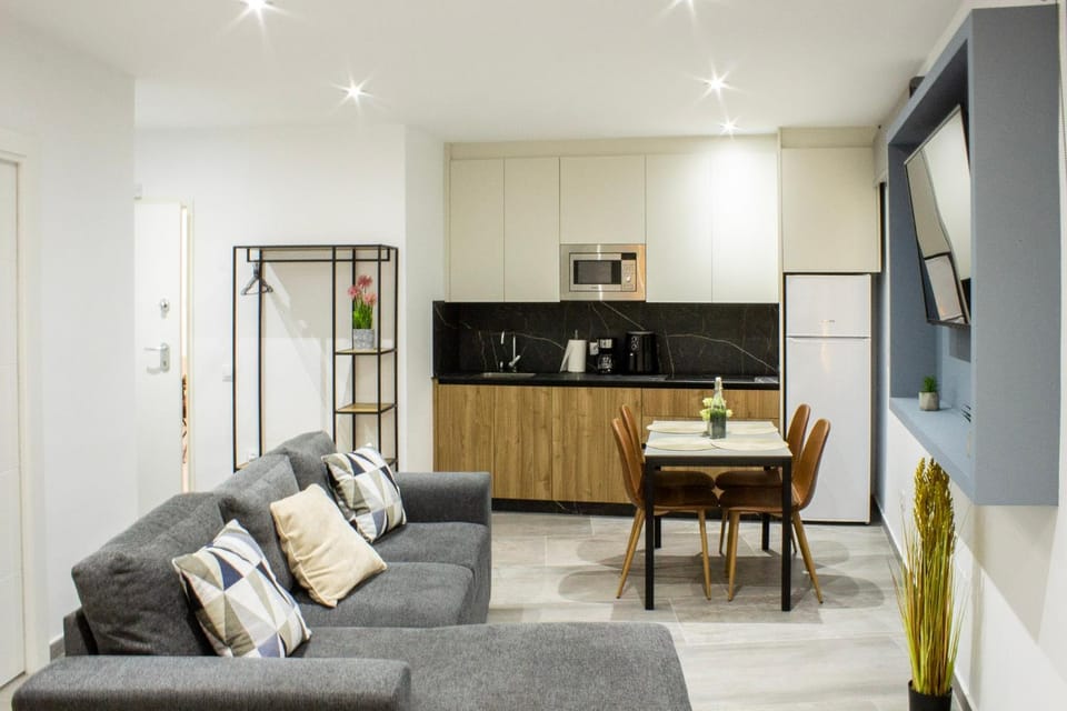 TV and multimedia, Kitchen or kitchenette, Dining area, stove