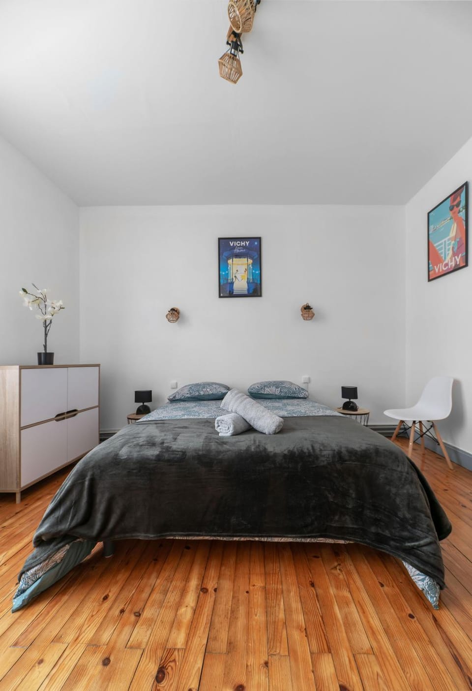 Bed, Photo of the whole room