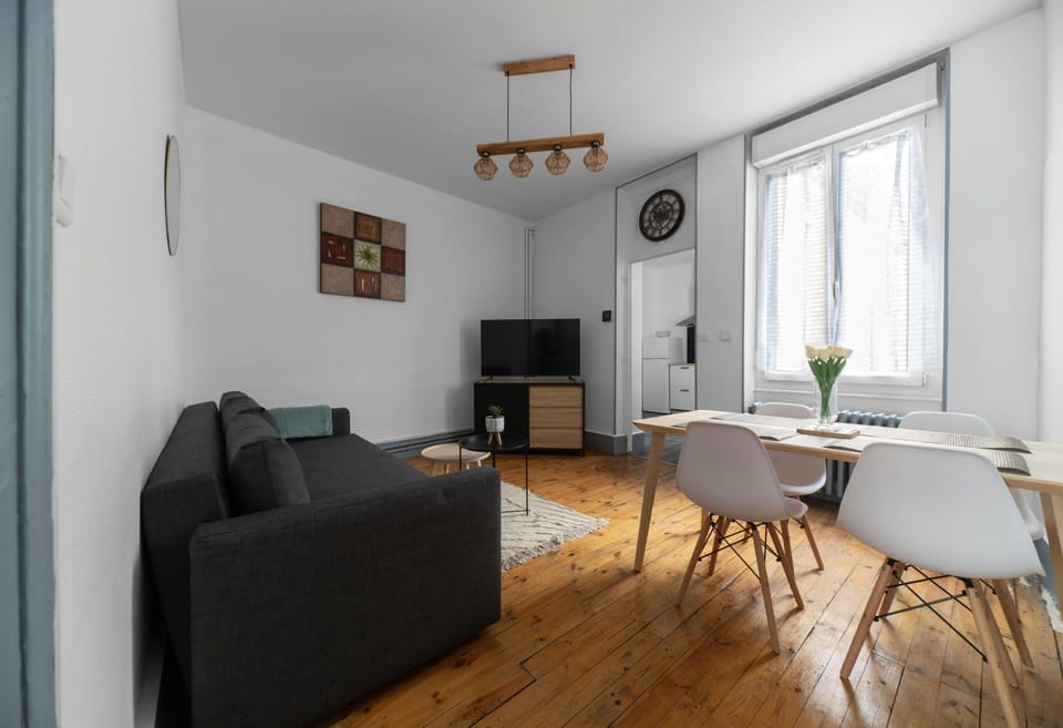 TV and multimedia, Living room, Dining area