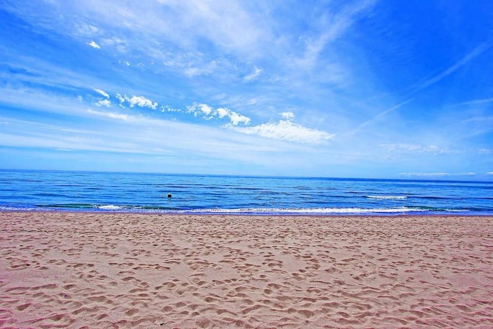 1080 - Golden Beach Jacuzzi Apartment in Marbella