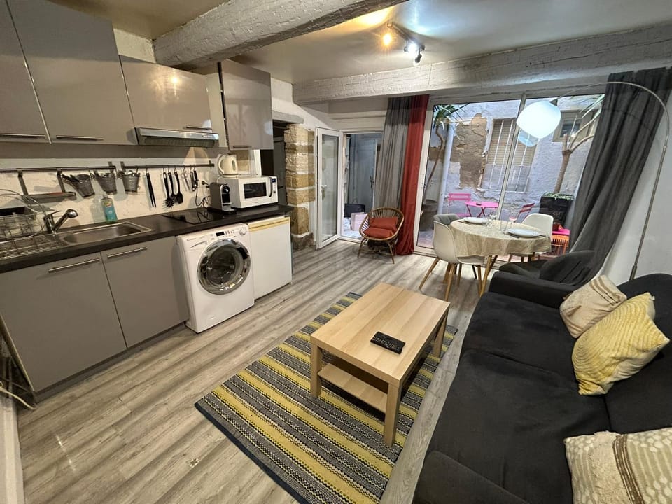 Kitchen or kitchenette, Living room, kitchen
