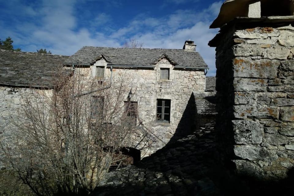 Gîte éco-responsable exceptionnel pour 6 ou 8 personnes secteur gorges du Tarn House in Auvergne-Rhône-Alpes