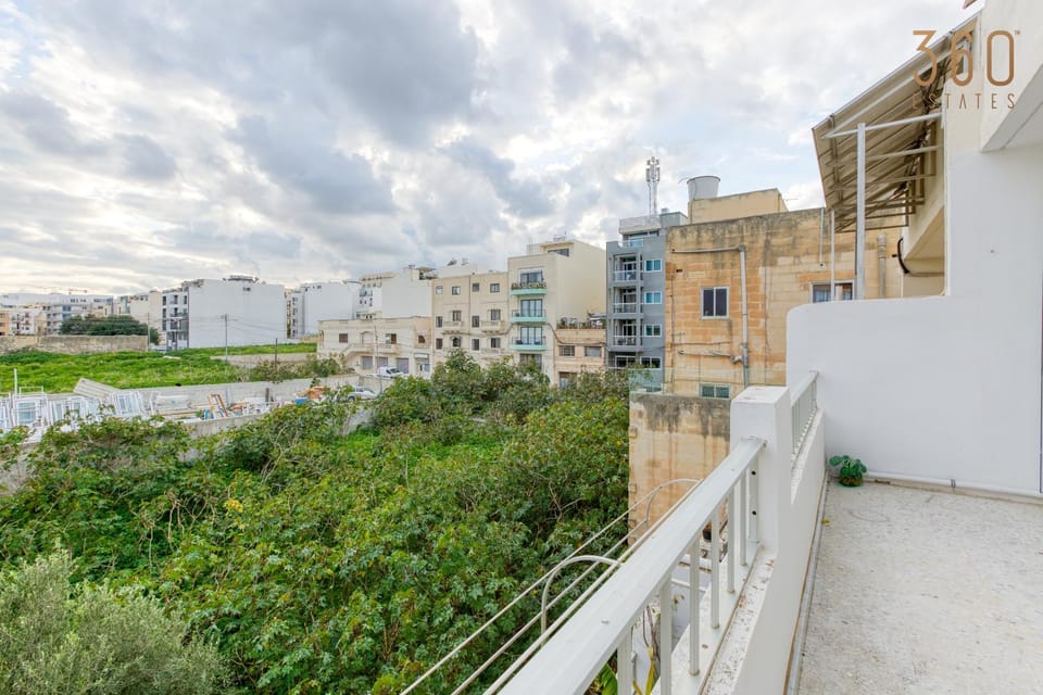 Property building, Day, Natural landscape, View (from property/room), Balcony/Terrace, City view