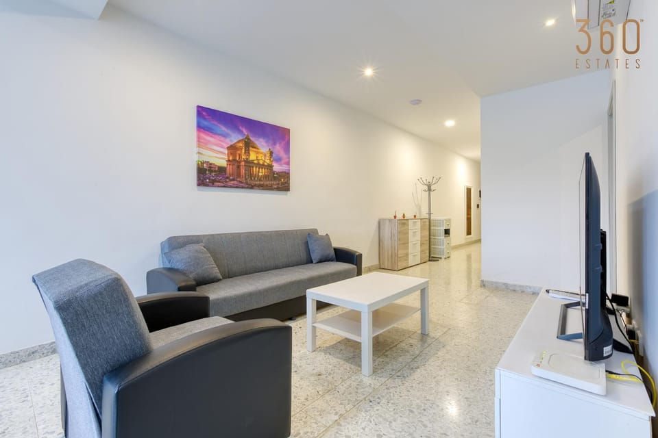 Communal lounge/ TV room, TV and multimedia, Kitchen or kitchenette, Living room, Seating area, Evening entertainment