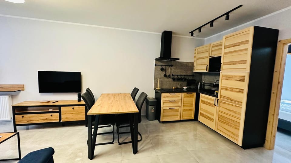 Kitchen or kitchenette, Dining area, minibar, stove