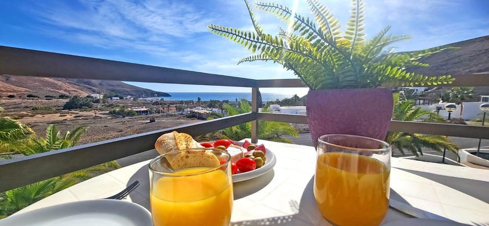 View (from property/room), Balcony/Terrace, Balcony/Terrace, Dining area, Mountain view