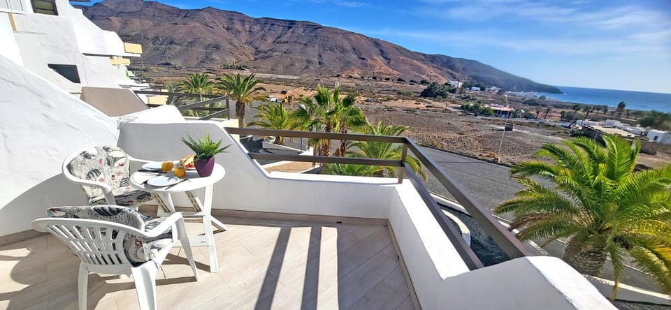 Natural landscape, View (from property/room), Balcony/Terrace, Balcony/Terrace, Seating area, Dining area, Mountain view, Sea view