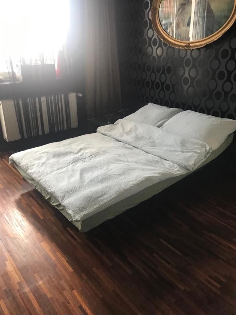 Bed, Seating area