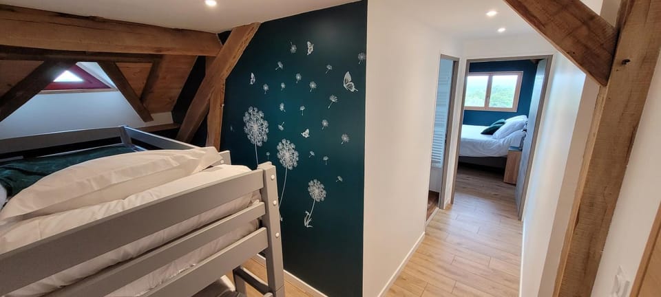 Photo of the whole room, bunk bed