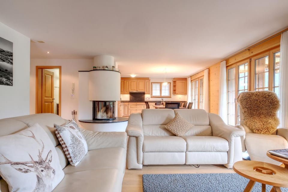Kitchen or kitchenette, Living room, Seating area