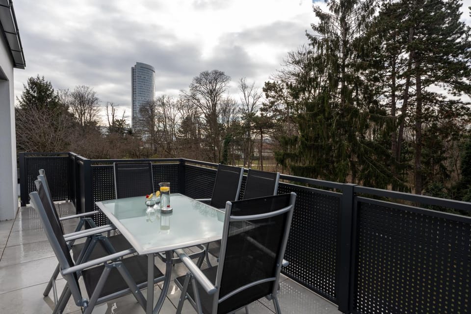 View (from property/room), Balcony/Terrace, Seating area, Dining area, Area and facilities