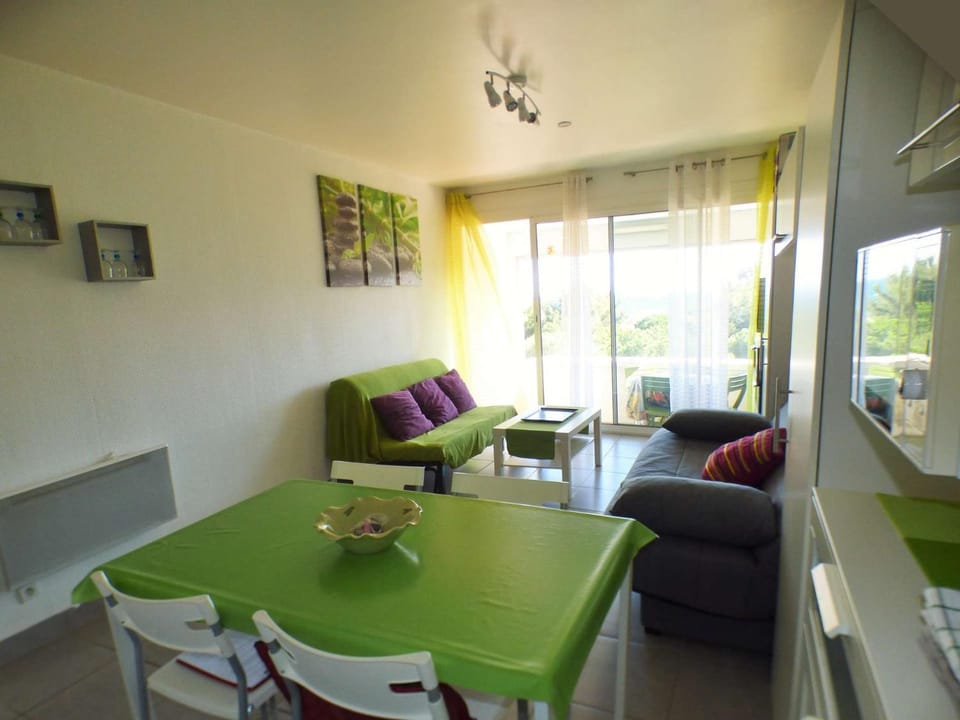 Pleine vue mer, climatisation, plage à deux pas, Tout à pied Apartment in La Seyne-sur-Mer
