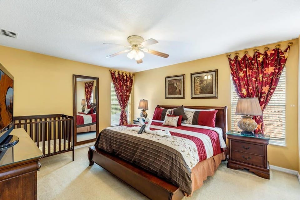 Fabulous Home with Relaxing South Facing Pool-417O House in Loughman