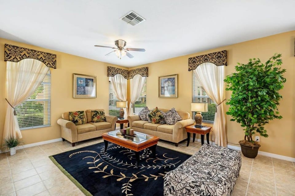 Fabulous Home with Relaxing South Facing Pool-417O House in Loughman