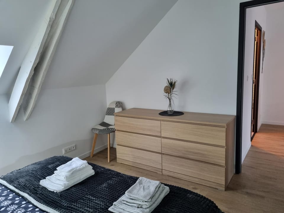towels, wardrobe