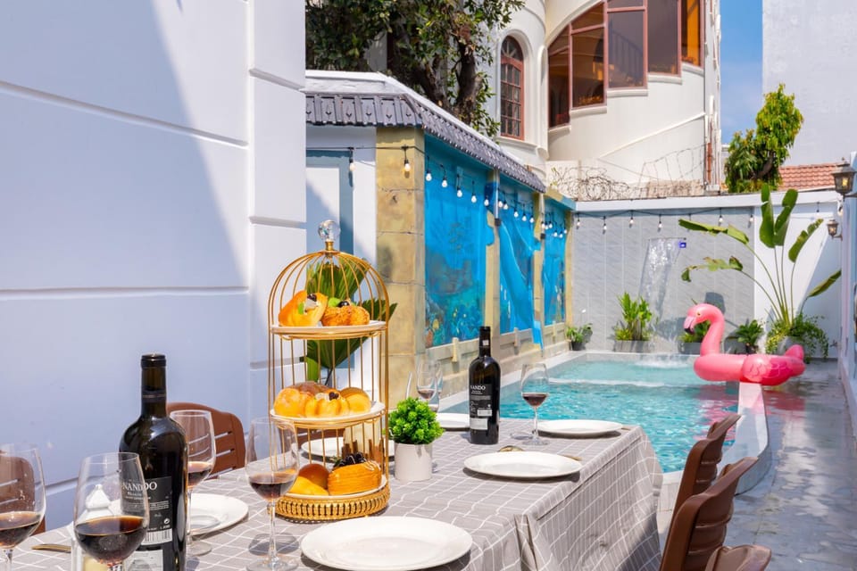 BBQ facilities, Lounge or bar, Banquet/Function facilities, Breakfast