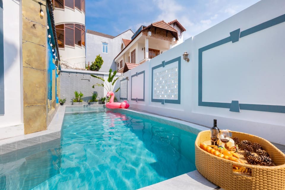 Hot Tub, Nightclub / DJ, Swimming pool