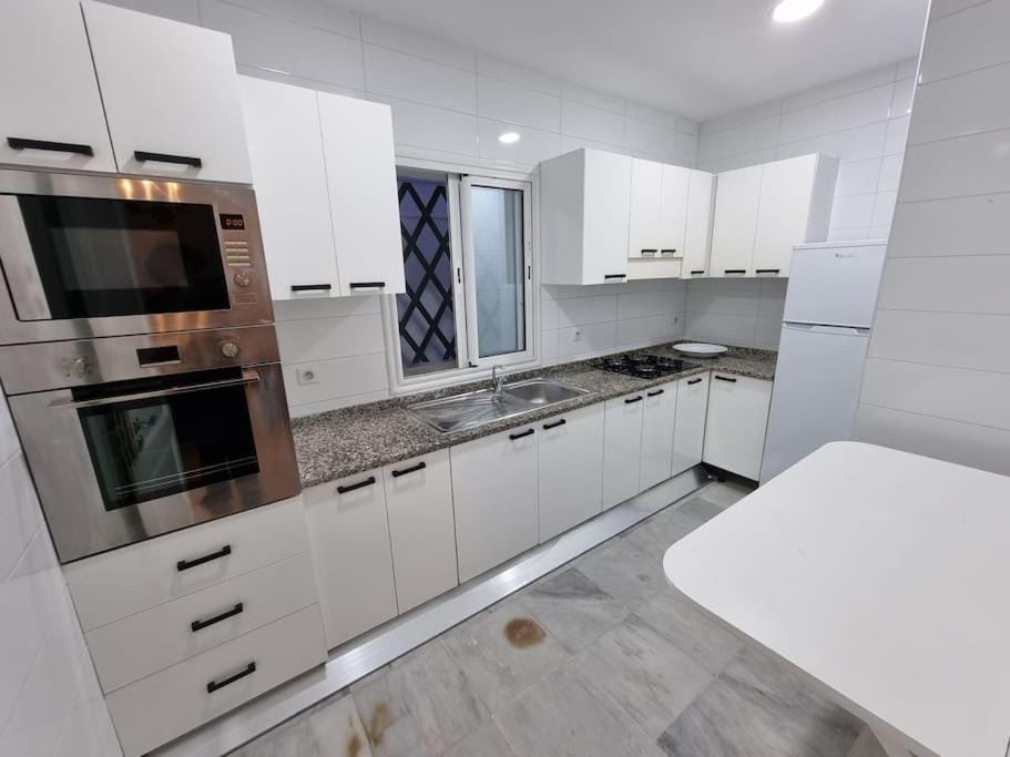 Kitchen or kitchenette, minibar, pet friendly, stove
