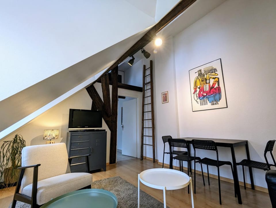 Living room, Dining area