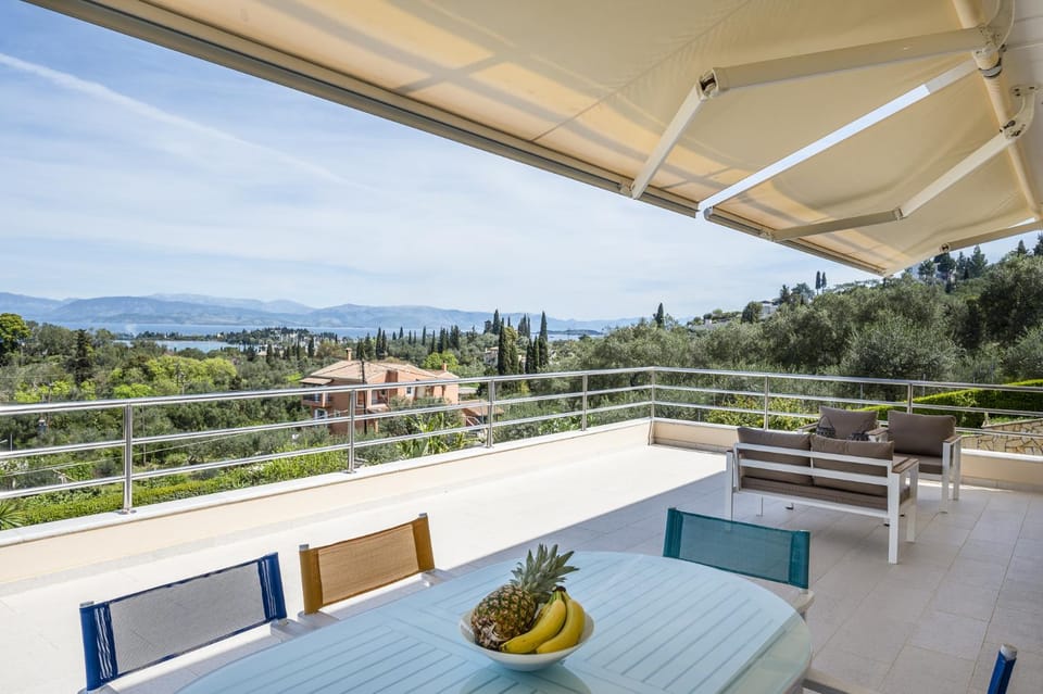 Natural landscape, View (from property/room), Balcony/Terrace, Seating area, Sea view