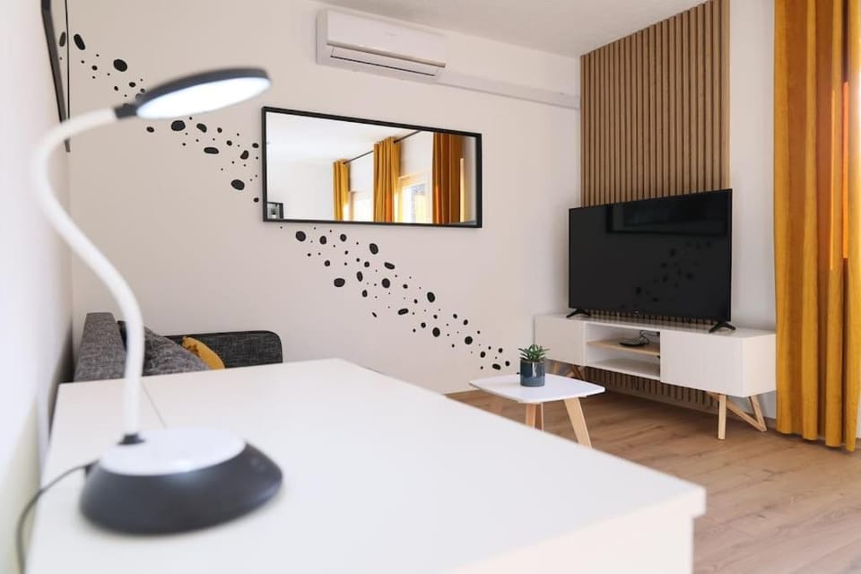 Cozy Enigma: Elegant Haven 1BDR Apartment in City of Zagreb