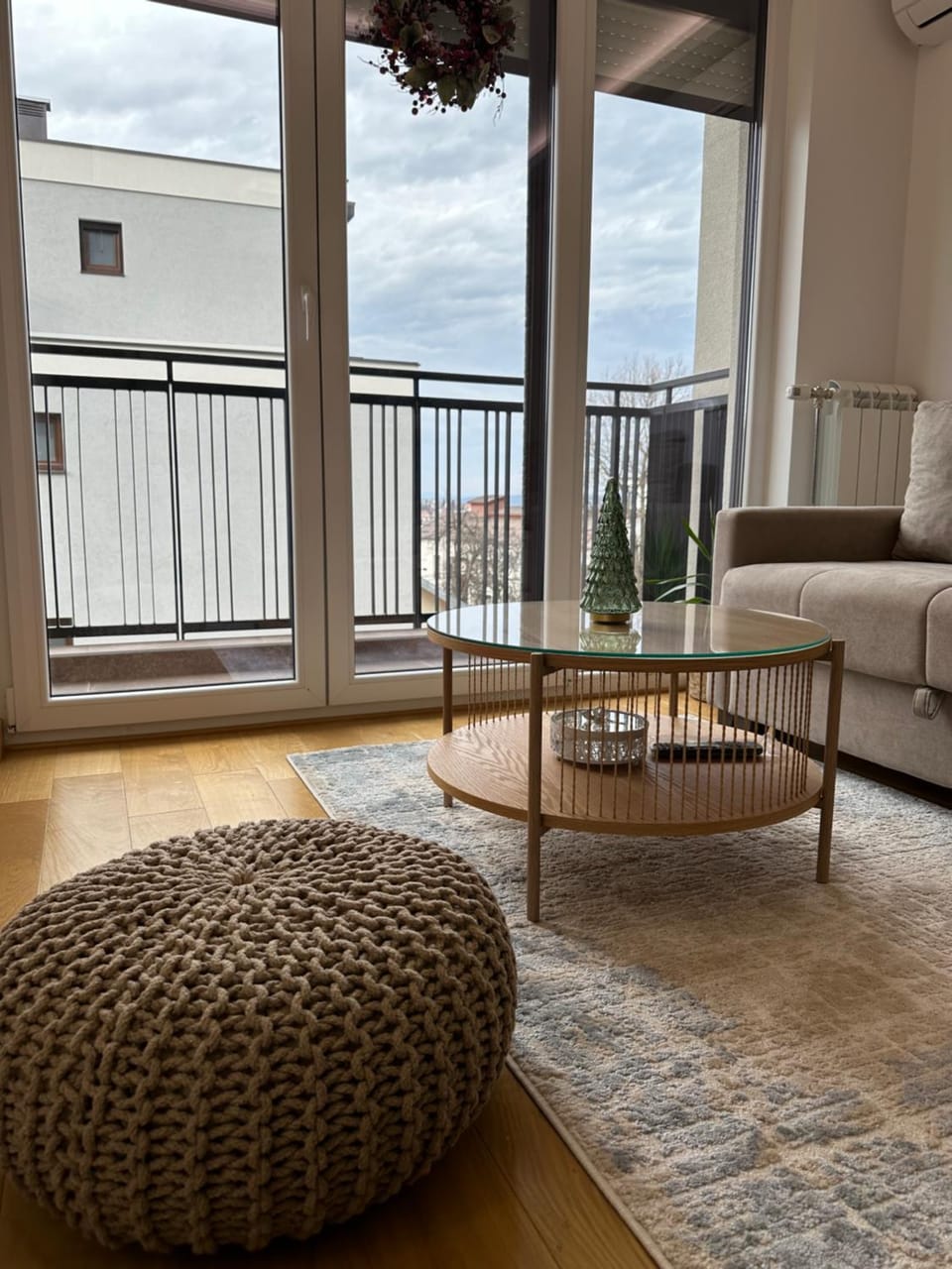 View (from property/room), Balcony/Terrace, Living room