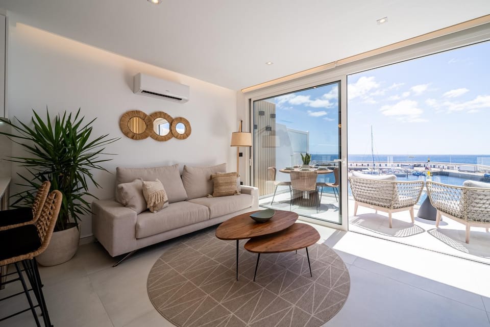 Day, Balcony/Terrace, Living room, Sea view, air conditioner