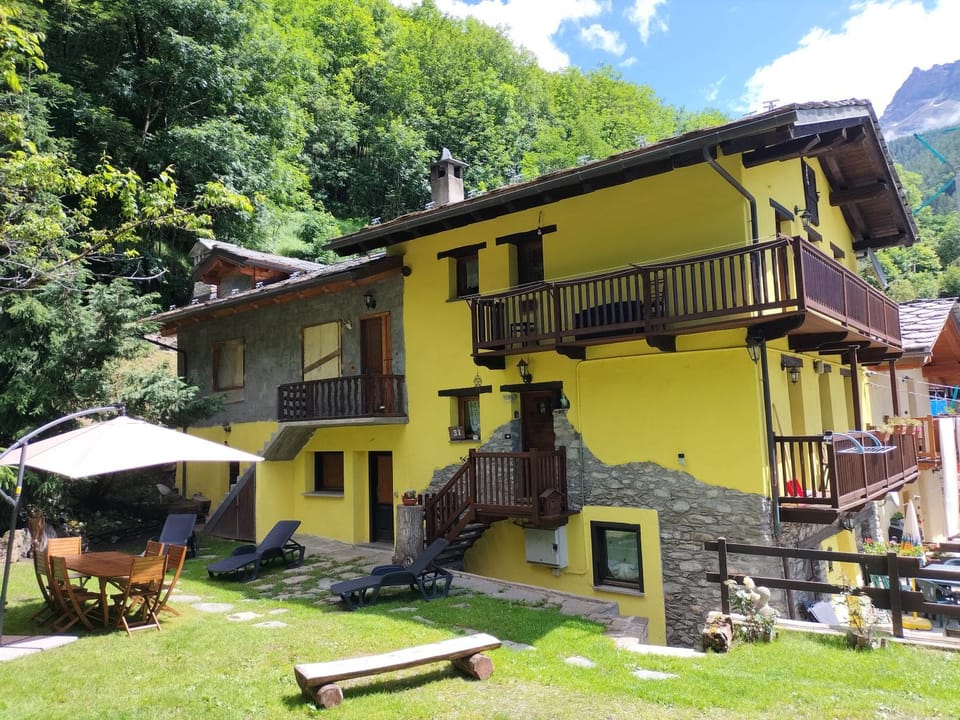 Property building, Garden