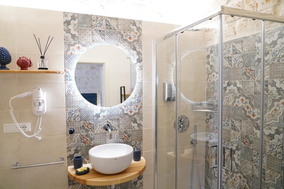 Shower, Toilet, Bathroom, heating, towels